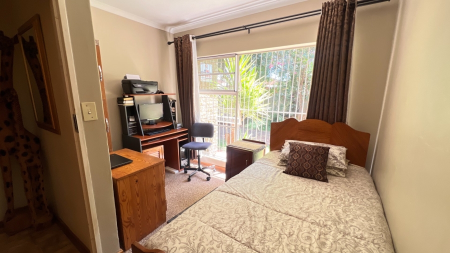 5 Bedroom Property for Sale in Langenhovenpark Free State